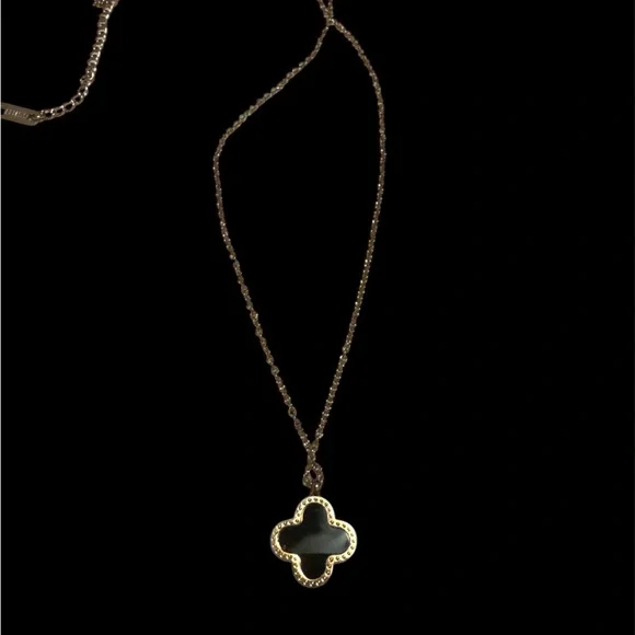Clover Necklace - Picture 1 of 3